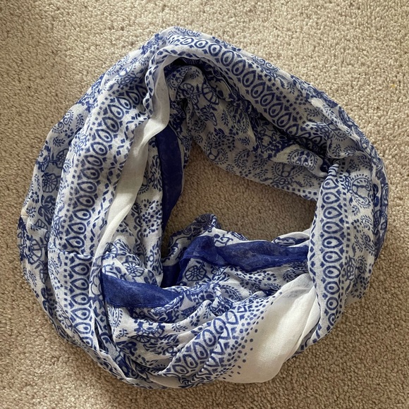 Blue and white patterned infinity scarf - Picture 1 of 2